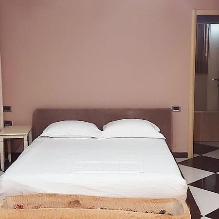 Lovely Apartment In Heart Of Tirana Eksteriør billede