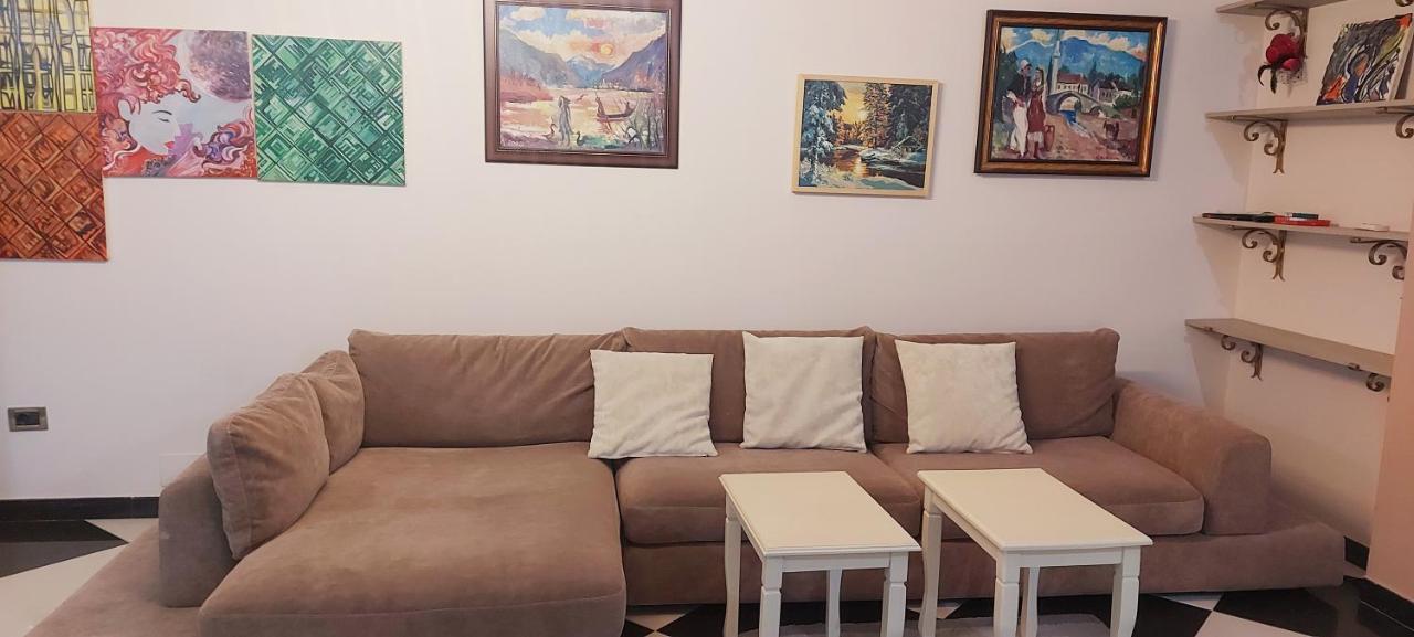 Lovely Apartment In Heart Of Tirana Eksteriør billede