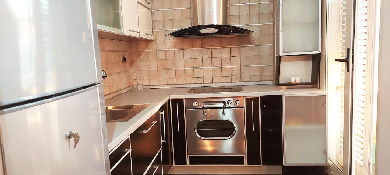 Lovely Apartment In Heart Of Tirana Eksteriør billede
